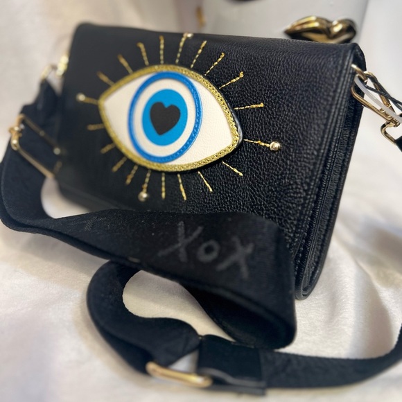 👁️💙🖤 Betsey Johnson XOSYBIL-F Black Faux Leather Eye Crossbody Bag NWT👁️💙🖤 - Picture 4 of 14